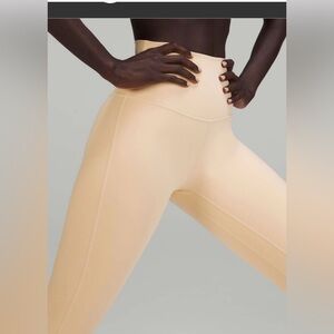 Lululemon Align High-Rise Crop 17" Leggings - Size 10 in the colour’Prosecco’